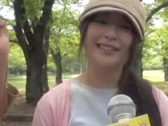 Sexy Japanese upskirt was secretly spied in the park