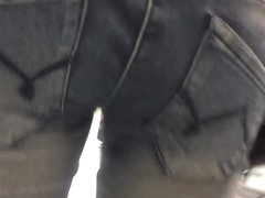Petites fesses en jeans - Ass voyeur
