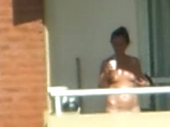 girl sunbathing topples un bacony in argentina.