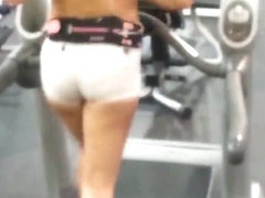 hottie at the gym!!