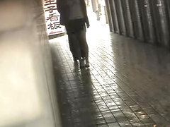 Hot babe got shuri sharked inside of a pedestrian passage