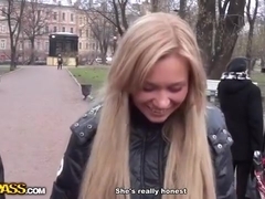Blonde goes for risky outdoor oral-job