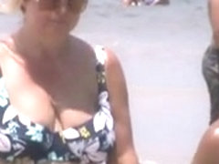 candid mature jiggly beach tits 64