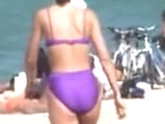 Candid bikini babe impressing with hot body on the beach 06s