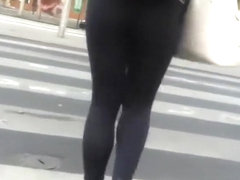Sexy booty in skin tight pants