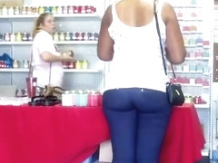 Big ass ebony chick in tight jeans